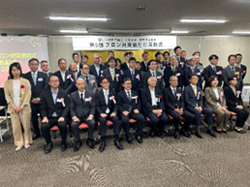 表彰企業38社記念写真の様子